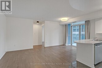 30 Hayden St in Toronto, ON - Building Photo - Building Photo