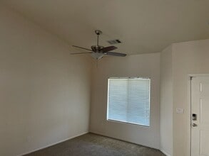 9011 Lincoln Center Ct in Bakersfield, CA - Building Photo - Building Photo