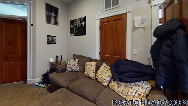 1109 Boylston St, Unit 17