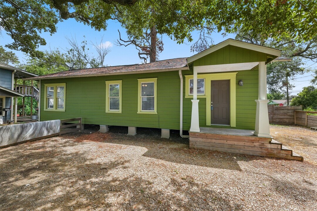 1107 Melbourne St in Houston, TX - Building Photo