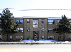 Winston Park Apartments in Toronto, ON - Building Photo - Lobby