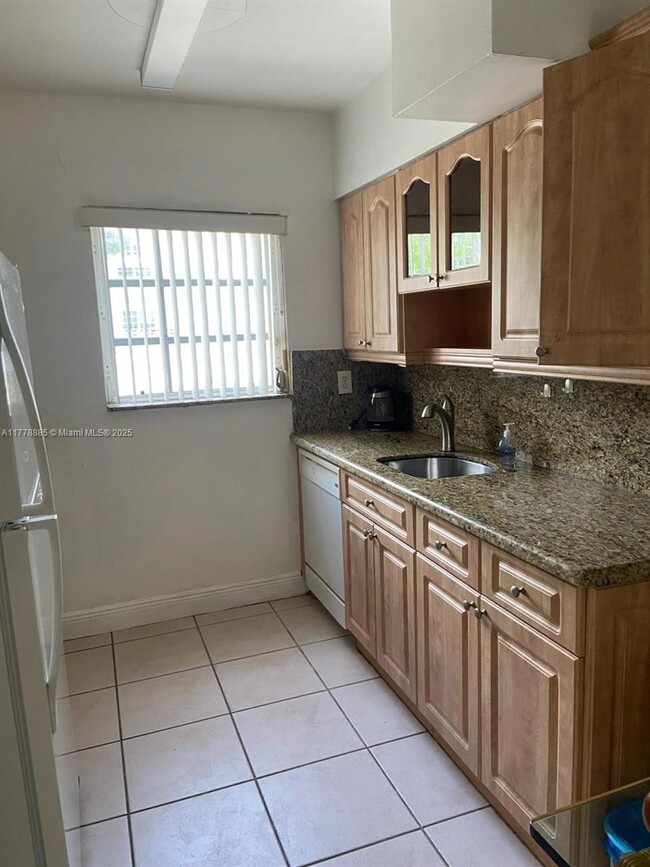6511 Santona St in Coral Gables, FL - Building Photo - Building Photo