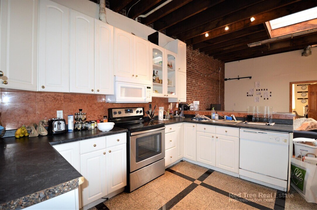 25 St Marys Ct in Brookline, MA - Building Photo