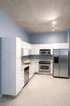 234 NE 3rd St, Unit 504 in Miami, FL - Foto de edificio - Building Photo