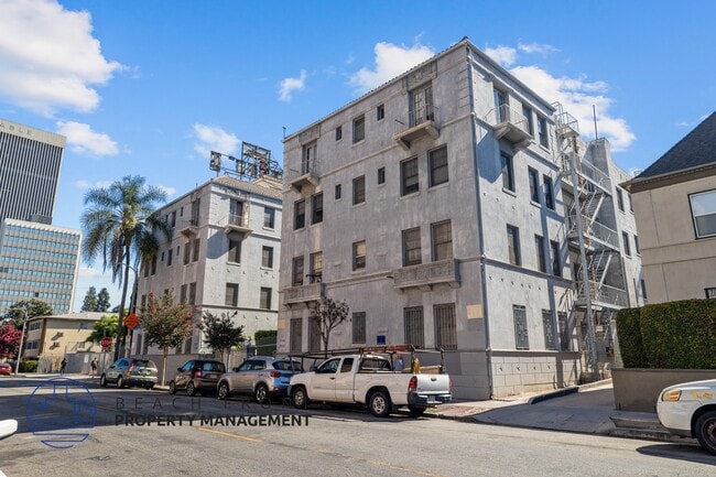 702-708 S. Mariposa Ave.