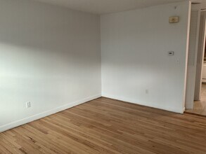 16 Lawton Rd in Manchester, CT - Building Photo - Building Photo