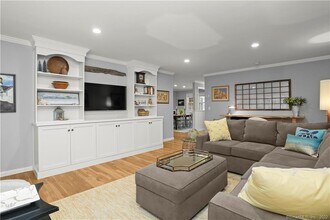 245 Unquowa Rd in Fairfield, CT - Foto de edificio - Building Photo