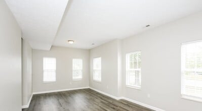 1851 Smith Dr in Woodburn, OR - Building Photo - Building Photo