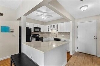 100 Cove Way in Quincy, MA - Building Photo - Building Photo