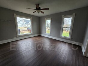 949 13th St in Marion, IA - Building Photo - Building Photo