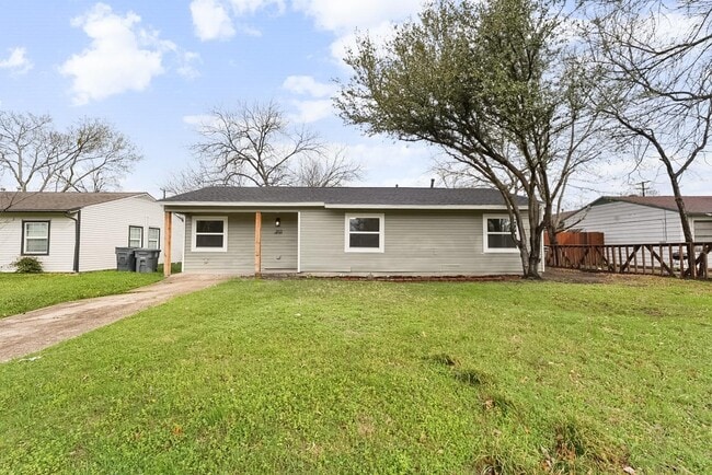 property at 2655 Larry Dr