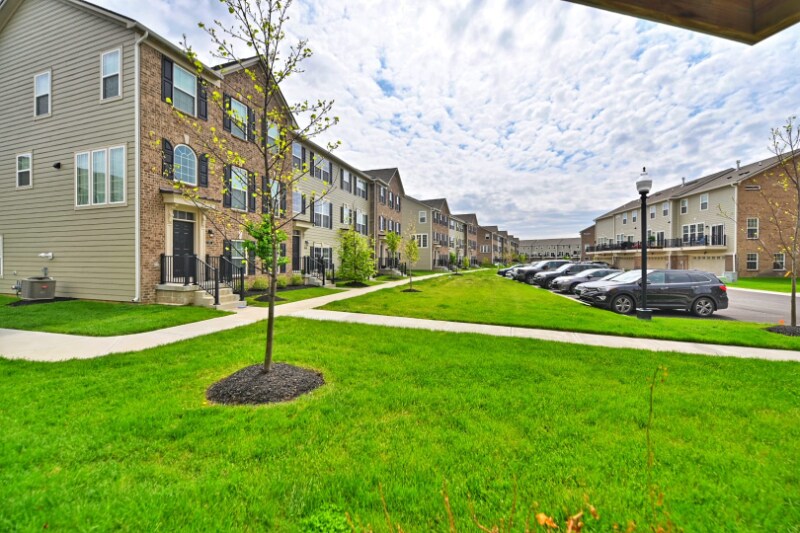 14233 Frostburg Dr in Carmel, IN - Building Photo
