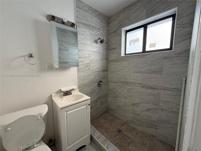 1037 SW 4th St in Miami, FL - Building Photo - Building Photo