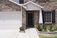 1245 Waggoner Dr in Aubrey, TX - Foto de edificio - Building Photo