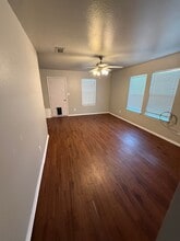 702 Claremont Pky, Unit B in Marble Falls, TX - Foto de edificio - Building Photo