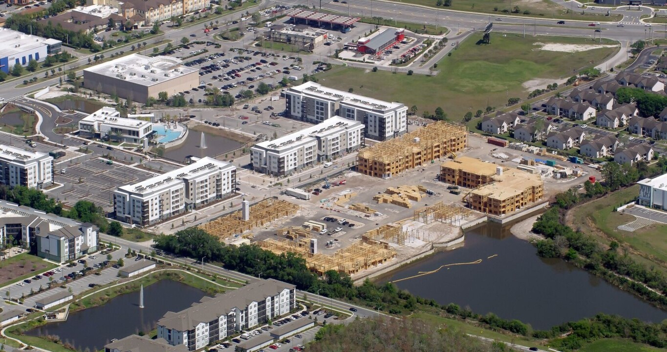 Atlas Grand Palms in Kissimmee, FL - Foto de edificio