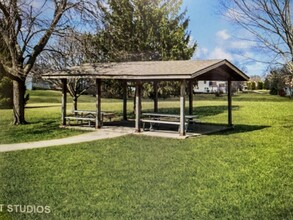 20 Gant Cir in Streamwood, IL - Building Photo - Building Photo