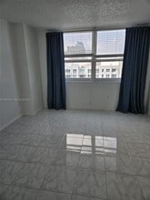 1155 Brickell Bay Dr, Unit 3408 in Miami, FL - Foto de edificio - Building Photo