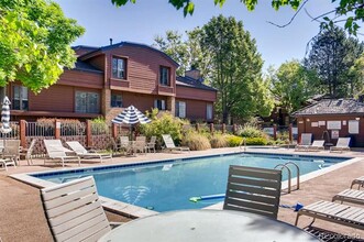 2685 S Dayton Way in Denver, CO - Foto de edificio - Building Photo