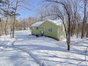 76 Chesley Dr in Barrington, NH - Foto de edificio - Building Photo