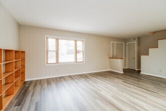 2480 Sylmar Ct in Cincinnati, OH - Building Photo - Building Photo