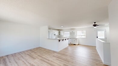 9639-9685 85 Ave in Grande Prairie, AB - Building Photo - Building Photo