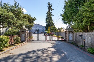 Heritage at Deer Creek in Everett, WA - Foto de edificio - Building Photo
