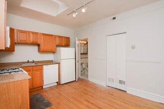 1025 N Sacramento Ave, Unit J05P in Chicago, IL - Building Photo - Building Photo