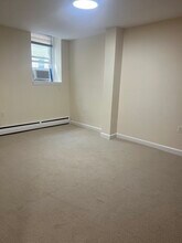 62 Parkman St, Unit B1 in Brookline, MA - Foto de edificio - Building Photo