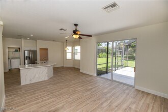12391 Muddy Creek Ln in Ft. Myers, FL - Foto de edificio - Building Photo