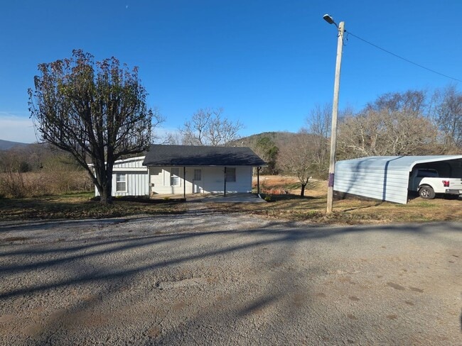 385 Kinnard Rd in Sparta, TN - Building Photo - Building Photo