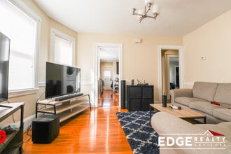 45 Matchett St, Unit 1 in Boston, MA - Foto de edificio - Building Photo