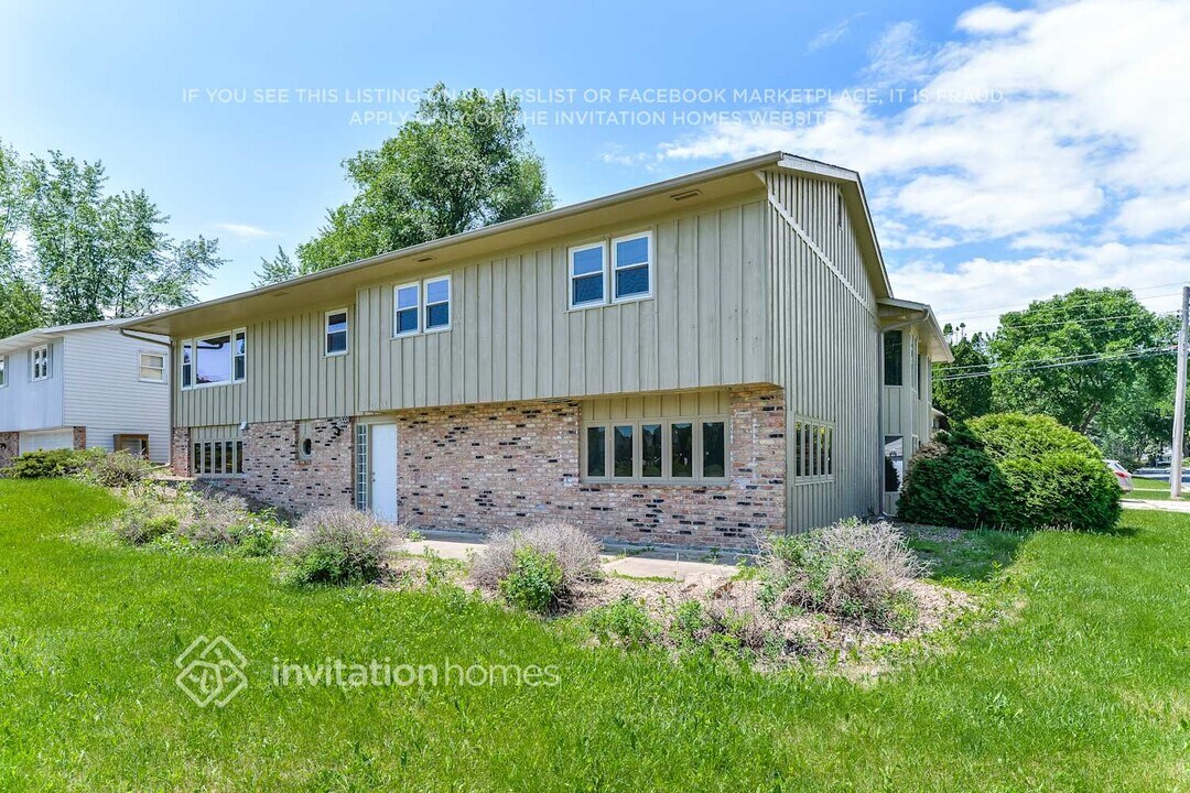 2000 Westview Dr in Hastings, MN - Building Photo
