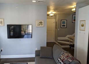 149 G St, Unit 3 in Boston, MA - Building Photo - Building Photo