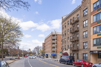 6911 Shore Rd in Brooklyn, NY - Foto de edificio - Building Photo