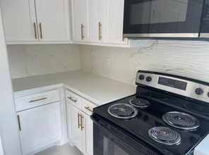 201 W Rutherford Ave in Edinburg, TX - Foto de edificio - Building Photo