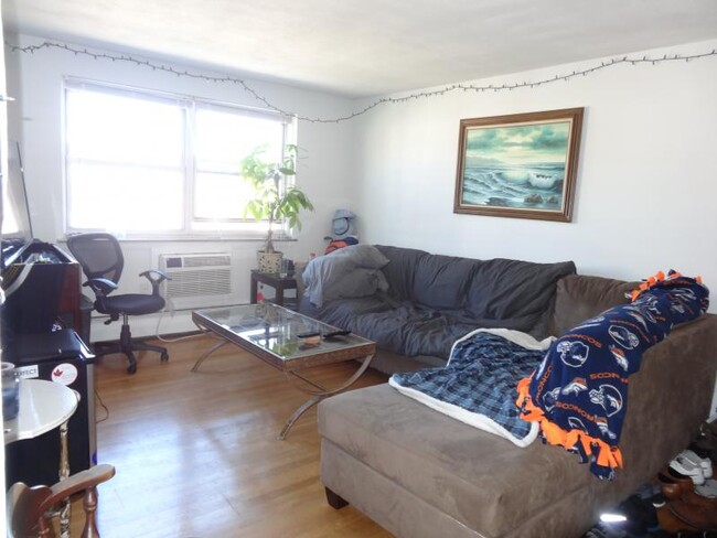 property at 9 Commonwealth Ct
