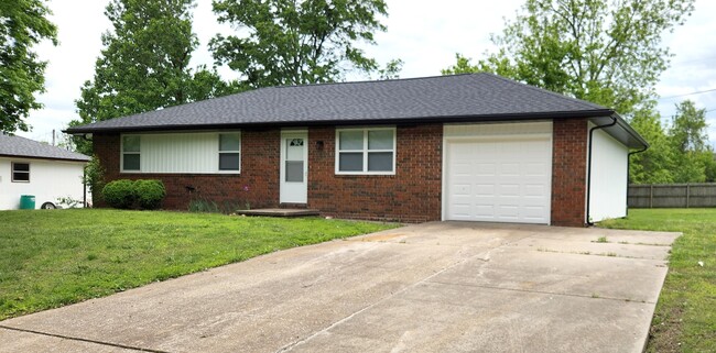 202 E Berry St in Republic, MO - Building Photo - Building Photo