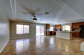 6733 Lydian Ct in Las Vegas, NV - Foto de edificio - Building Photo