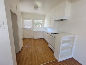 13642 Leadwell St in Los Angeles, CA - Foto de edificio - Building Photo