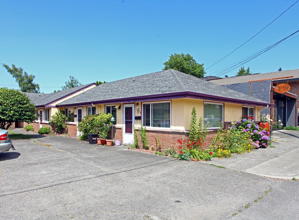 7303-7307 24th Ave in Seattle, WA - Building Photo
