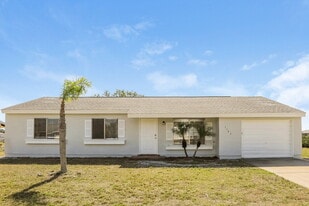 7143 Gama Ct in North Port, FL - Building Photo