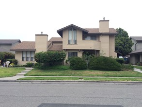 23191 Saguaro St in Lake Forest, CA - Foto de edificio - Building Photo