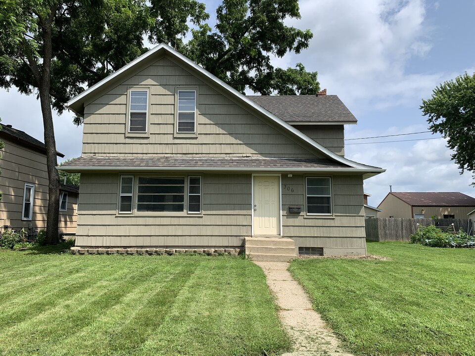 306 Mound Ave in Mankato, MN - Foto de edificio