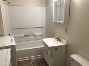 831 Laramie St in Manhattan, KS - Building Photo - Building Photo