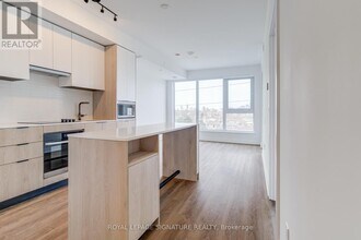 1007 The Queensway in Toronto, ON - Building Photo - Building Photo