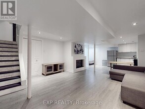 98 Lowther Ave in Richmond Hill, ON - Building Photo - Building Photo