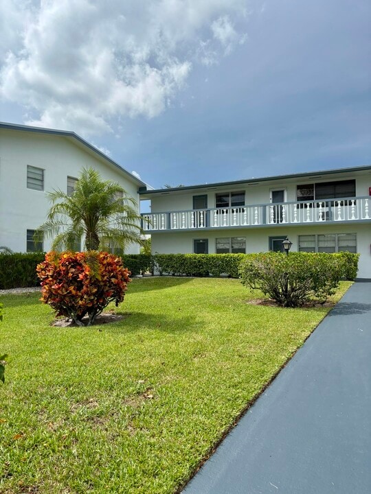 76 Cambridge I in West Palm Beach, FL - Building Photo