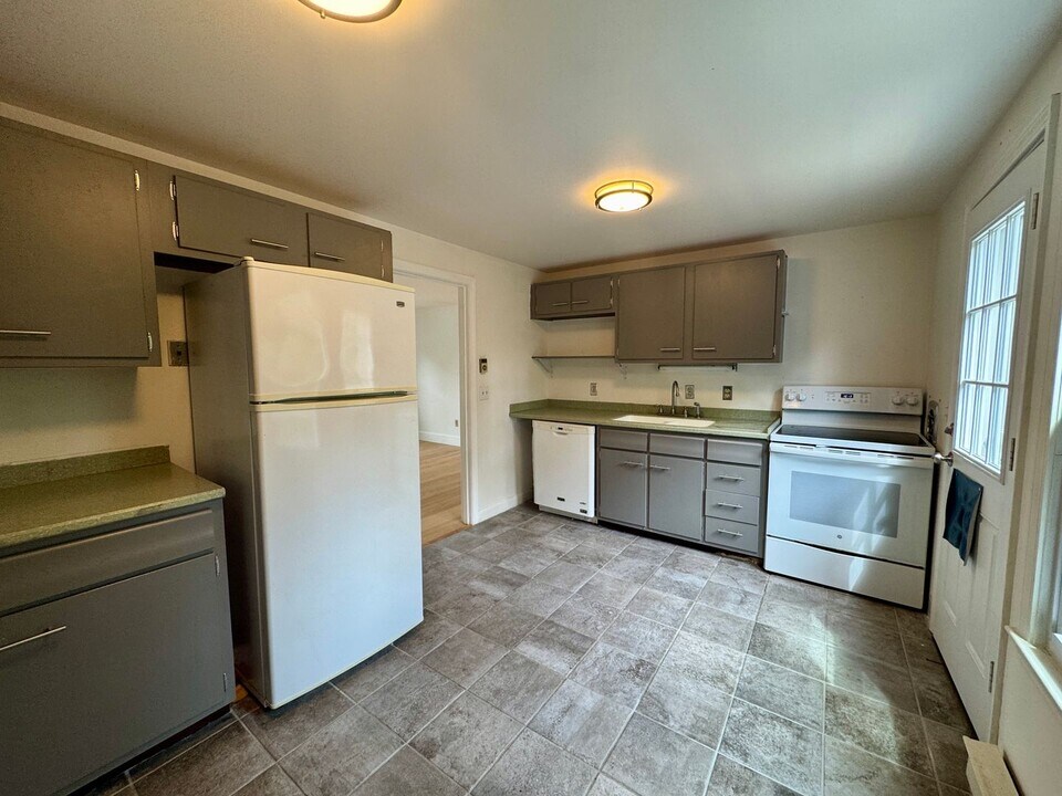 27 Minott St in South Portland, ME - Building Photo