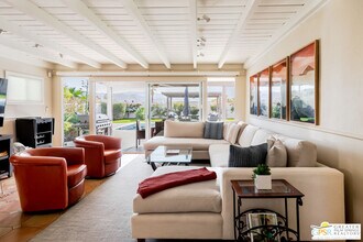 477 E Vía Colusa in Palm Springs, CA - Building Photo - Building Photo